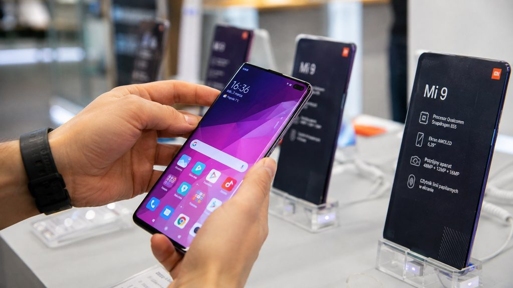 Jak wybrać smartfona? Na co zwrócić uwagę, by nie przepłacić i kupić telefon na kilka lat w 2026 r.